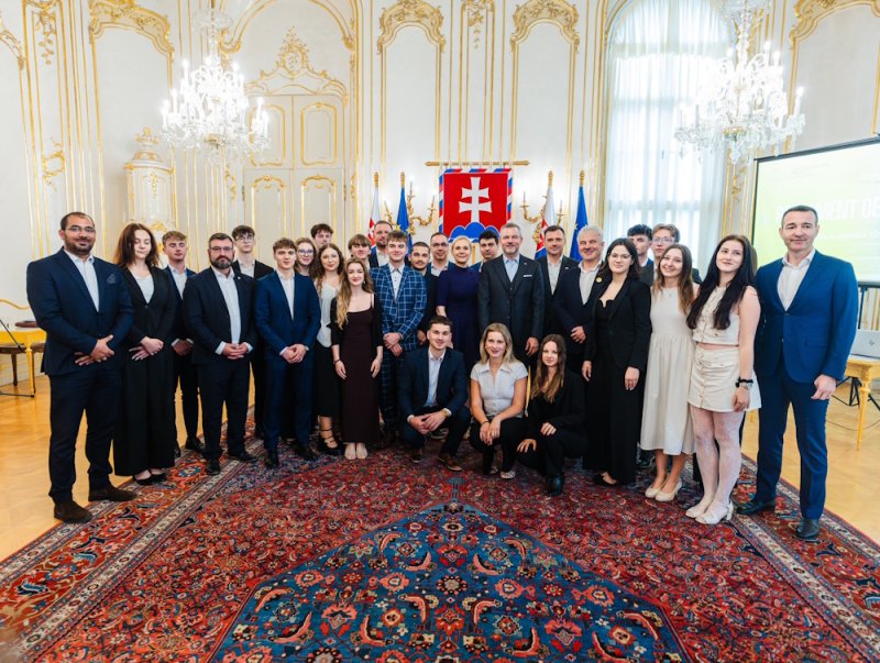 Historicky prvá diskusia prezidenta, ministrov a mladých o vízii Slovenska v Prezidentskom paláci Historicky prvá diskusia prezidenta, ministrov a mladých o vízii Slovenska v Prezidentskom paláci