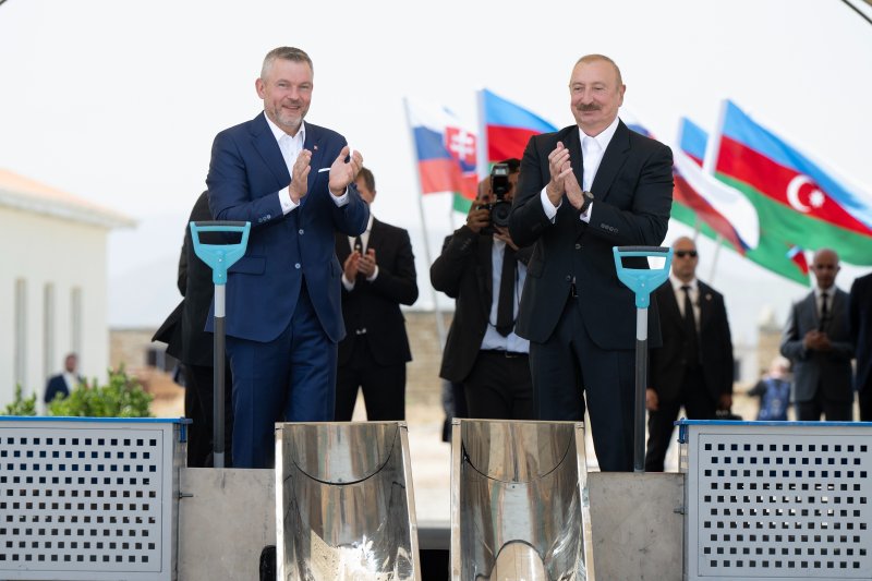 Prezident SR položil základný kameň novej školy v Azerbajdžane pomenovanej po generálovi Štefánikovi Prezident SR položil základný kameň novej školy v Azerbajdžane pomenovanej po generálovi Štefánikovi