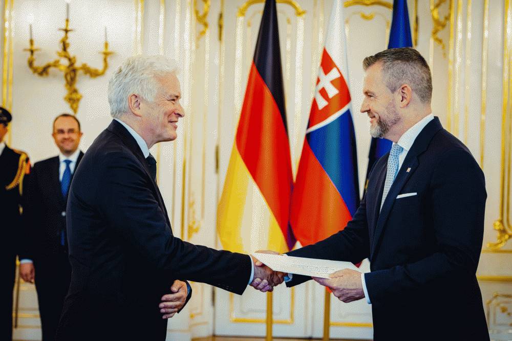 Prezident SR prijal poverovacie listiny od nového veľvyslanca Nemecka T. Kurza